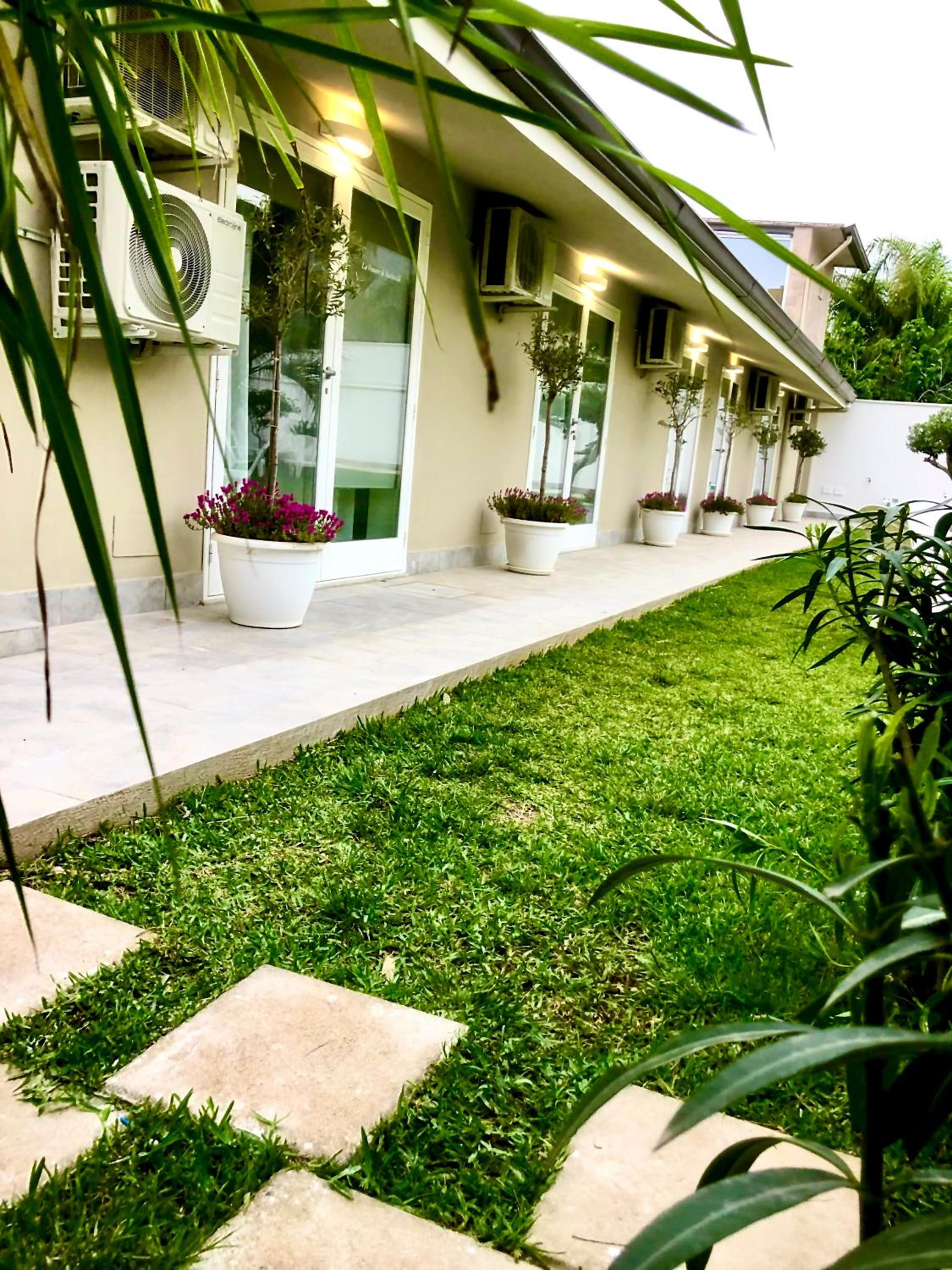 Hotel Amantea Monument