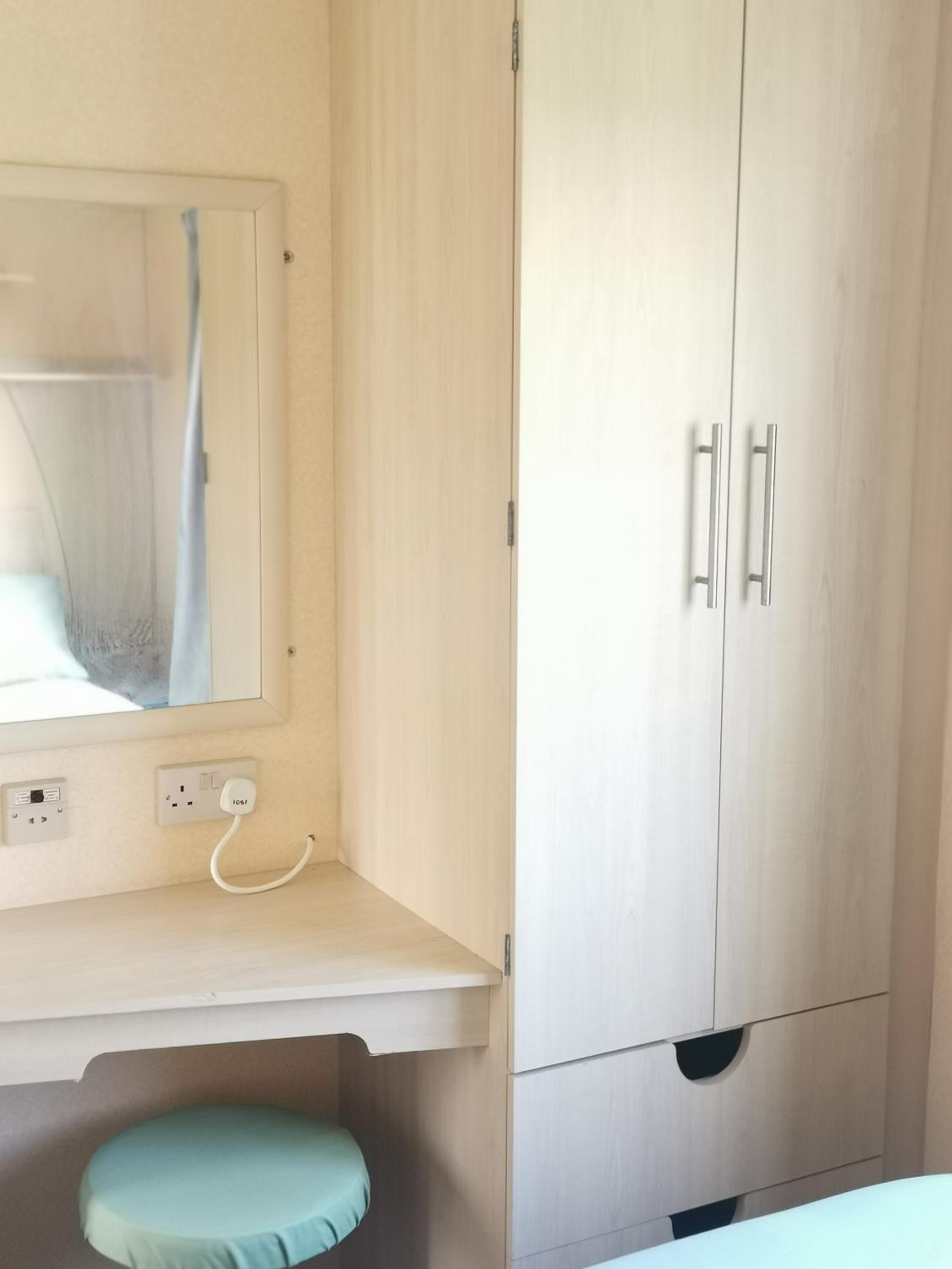 No99 Static Caravan Widemouth Fields 3 mins from beach view 4