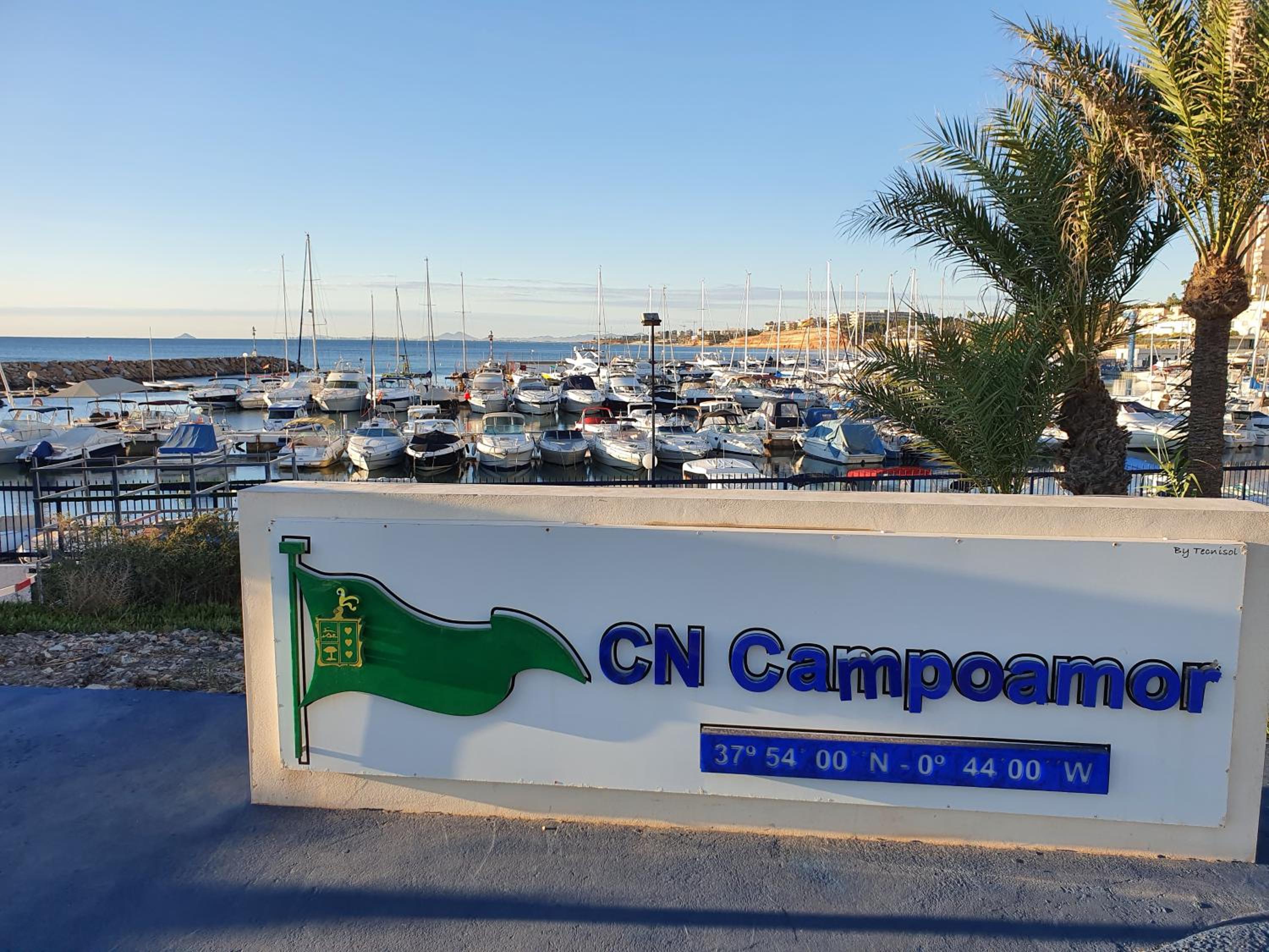 Apartment in Campoamor overlooking the swimming pool