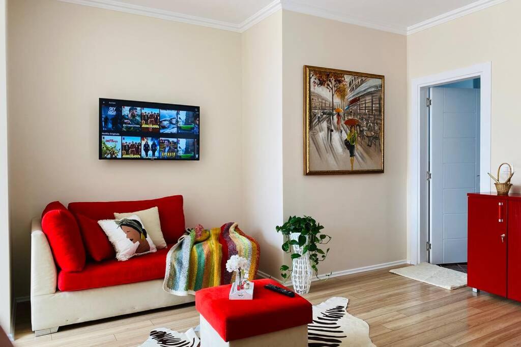 Spacious 1BR City Hub with Balcony