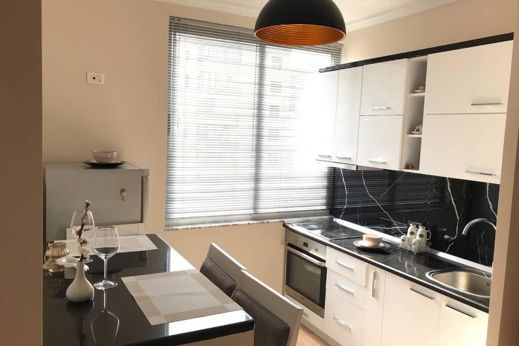 Spacious 1BR City Hub with Balcony