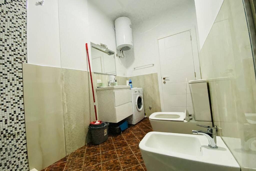 Spacious 1BR City Hub with Balcony
