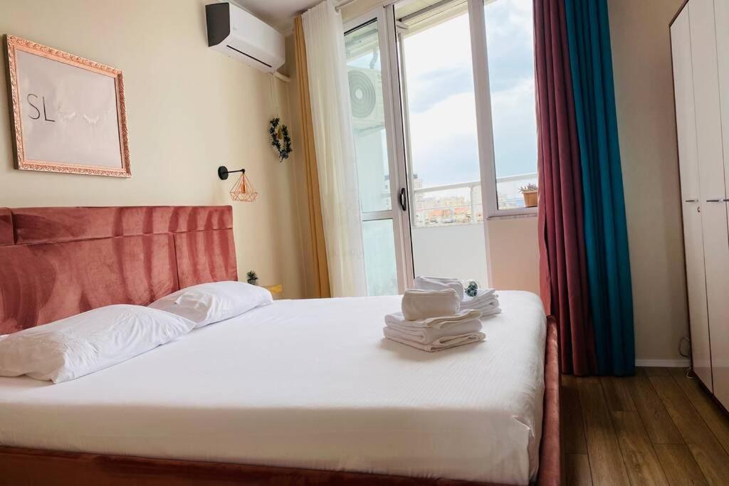 Spacious 1BR City Hub with Balcony