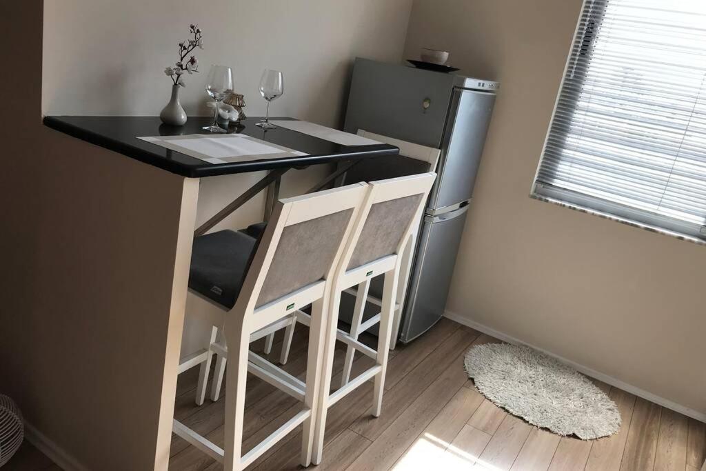 Spacious 1BR City Hub with Balcony
