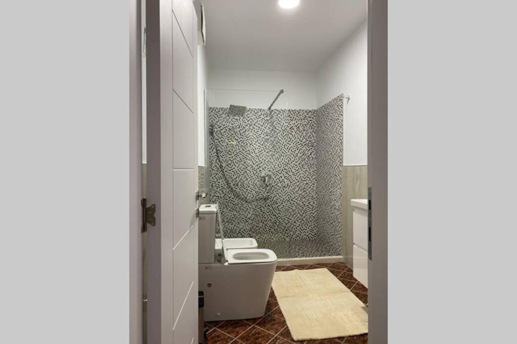 Spacious 1BR City Hub with Balcony