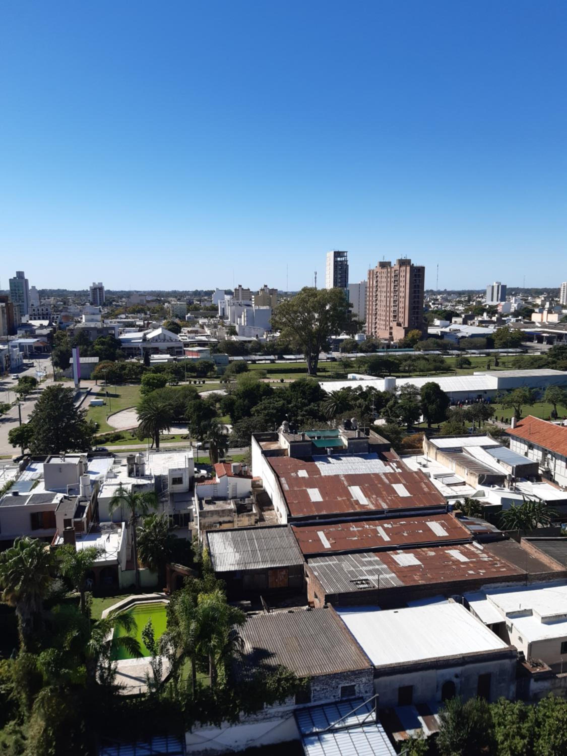 Departamento en zona centro con vista al parque