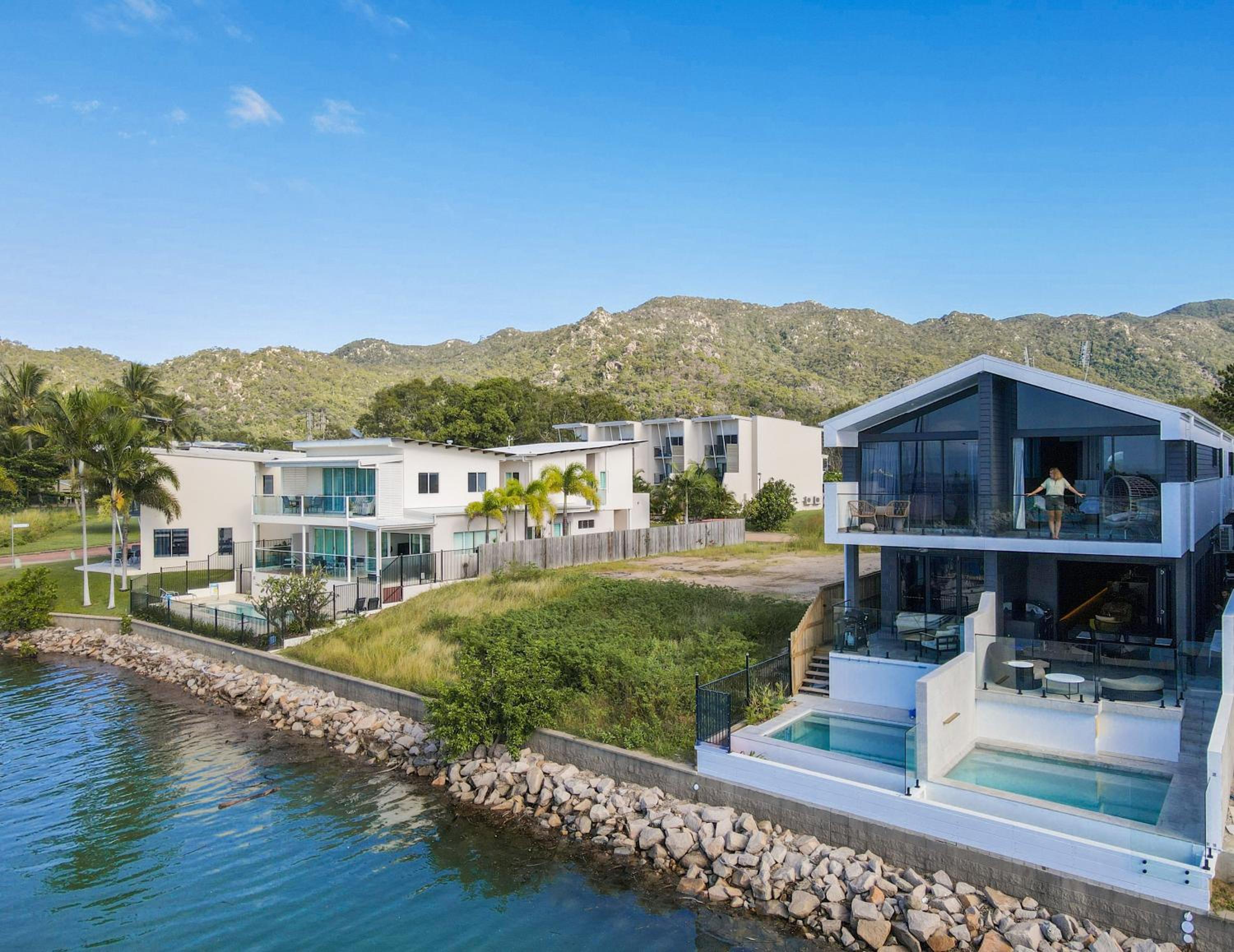 Dacha on Maggie No#1 OPULENT AND LUXURIOUS