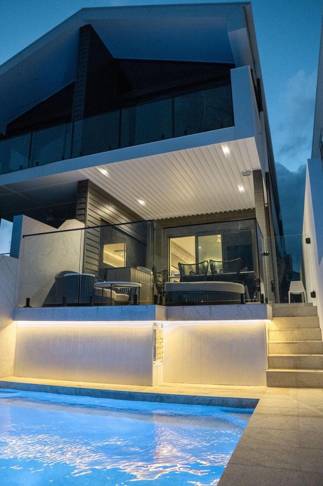 Dacha on Maggie No#1 OPULENT AND LUXURIOUS