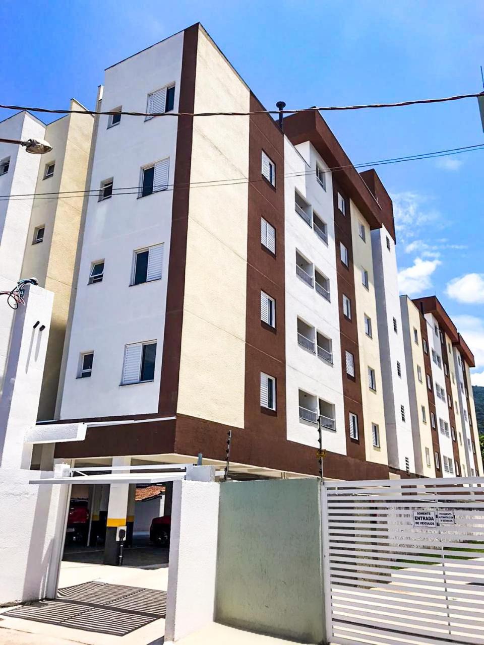 Apartamento novo , poucos metros da praia com WI FI view 2