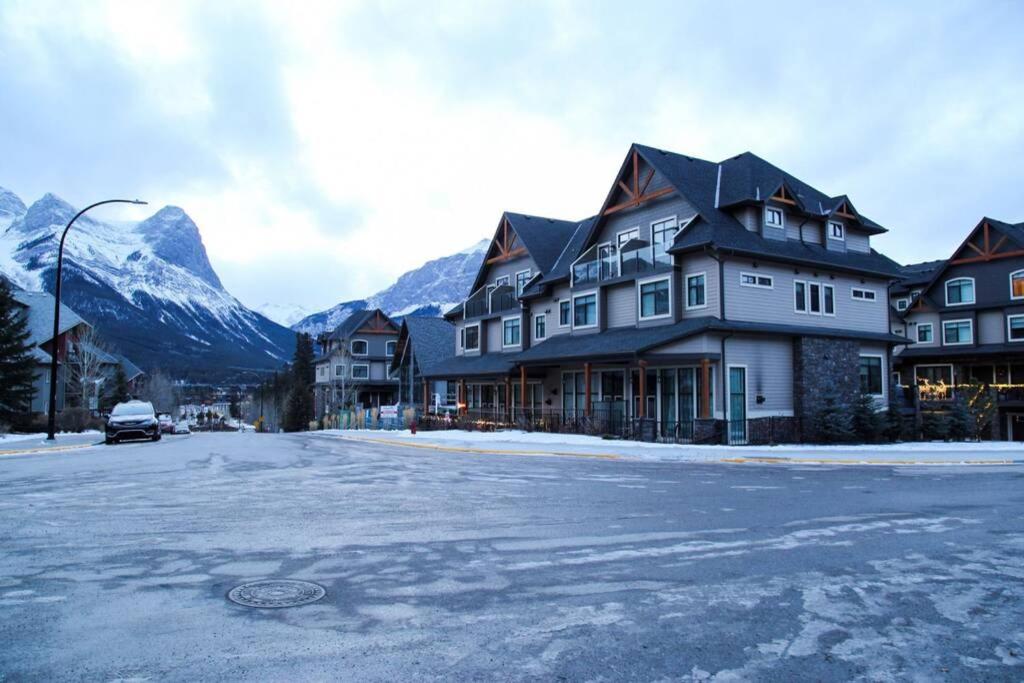 Windtower Lodge Queen Bed Suite-UGParking&Walking2DT