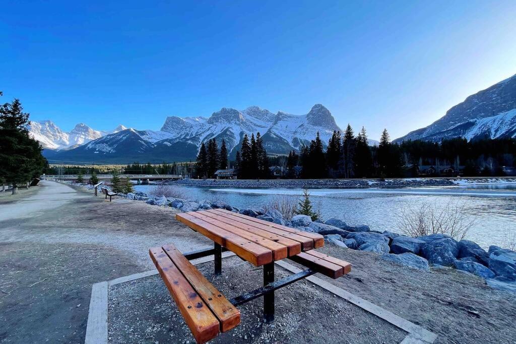 Windtower Lodge Queen Bed Suite-UGParking&Walking2DT