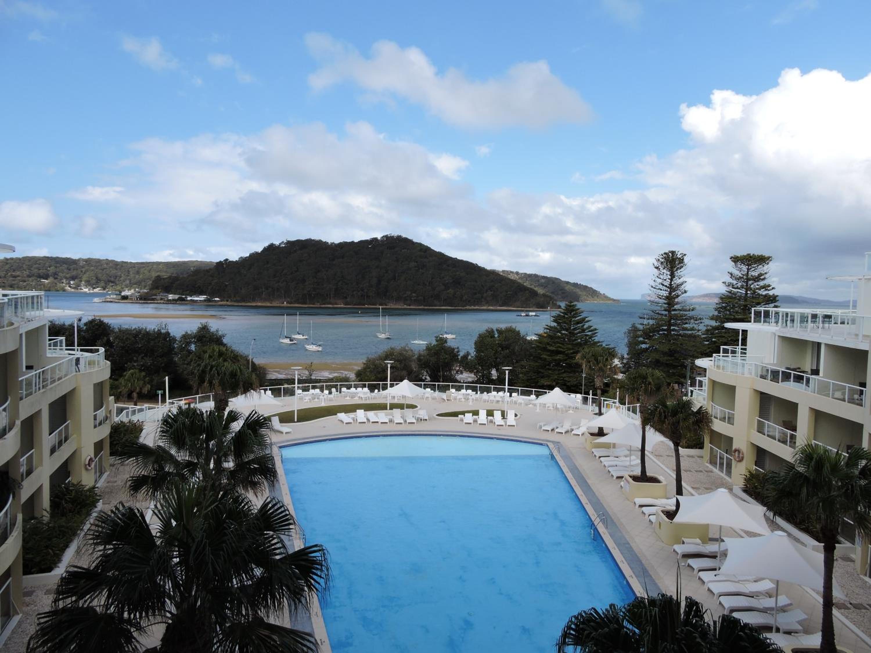 BASE Holidays - Ettalong Beach Premium Apartments
