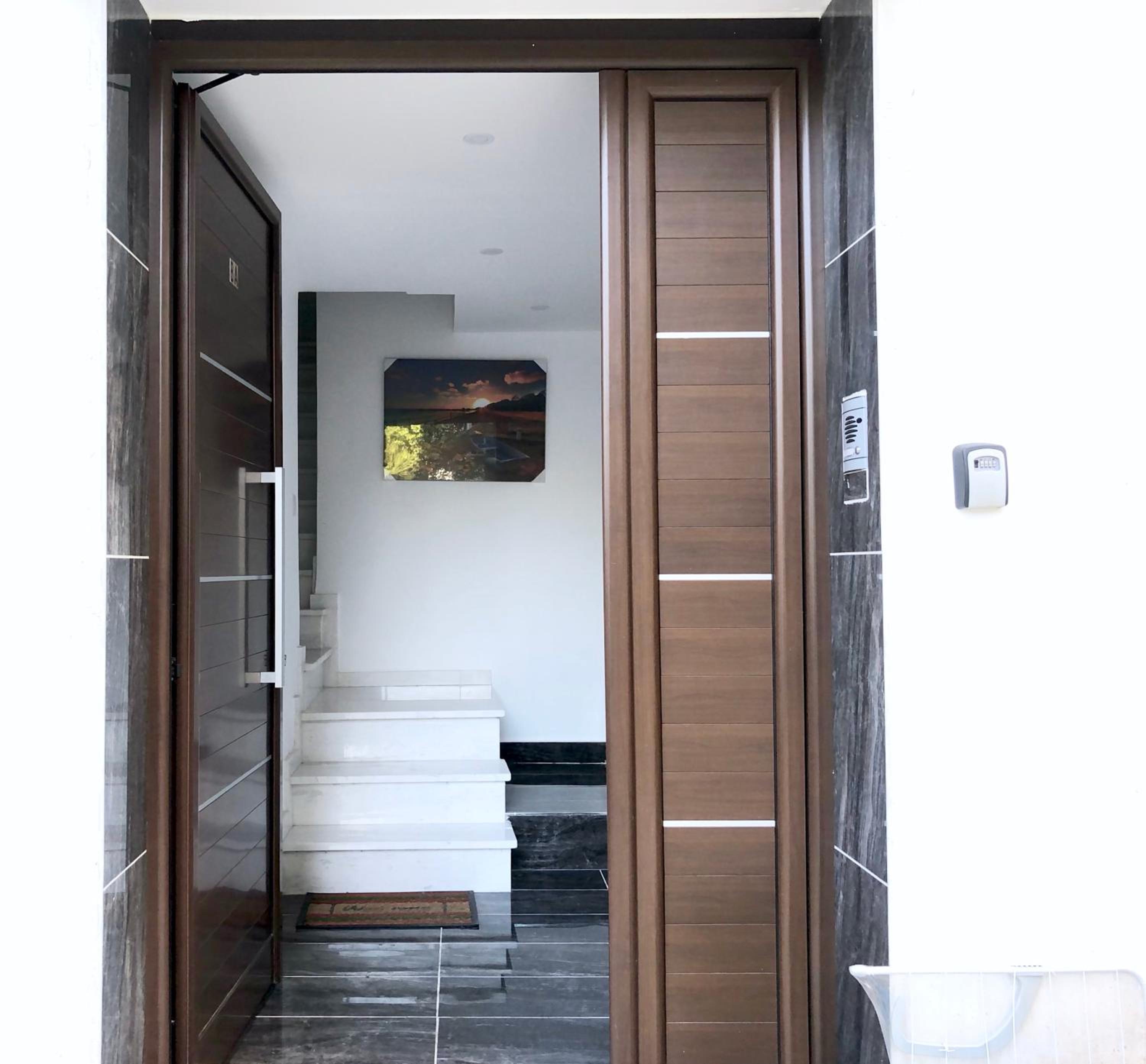 Seafront - 2 bedroom Modern