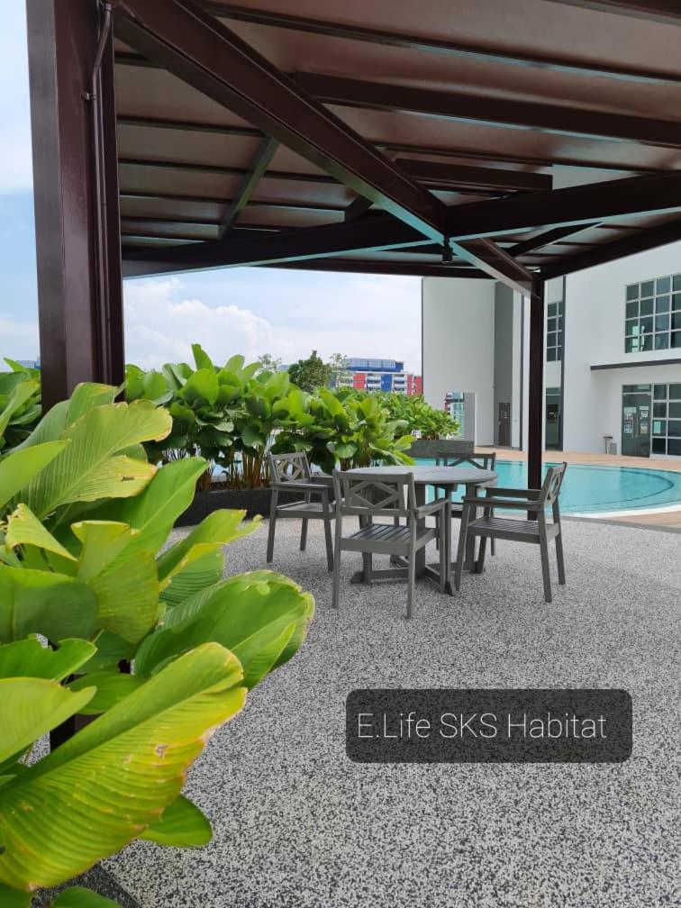 E Life SKS Habitat With WiFi Netflix