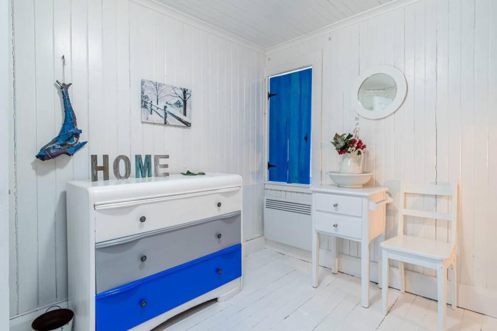 4BR Chalet Near Massif du Sud HotTub & Fire Pit