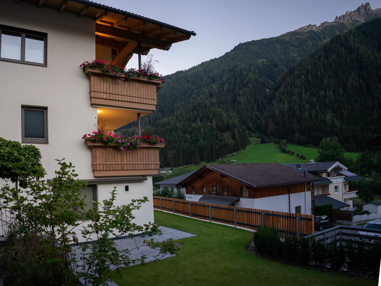 Berg' & Bluamen Appartements Stubai
