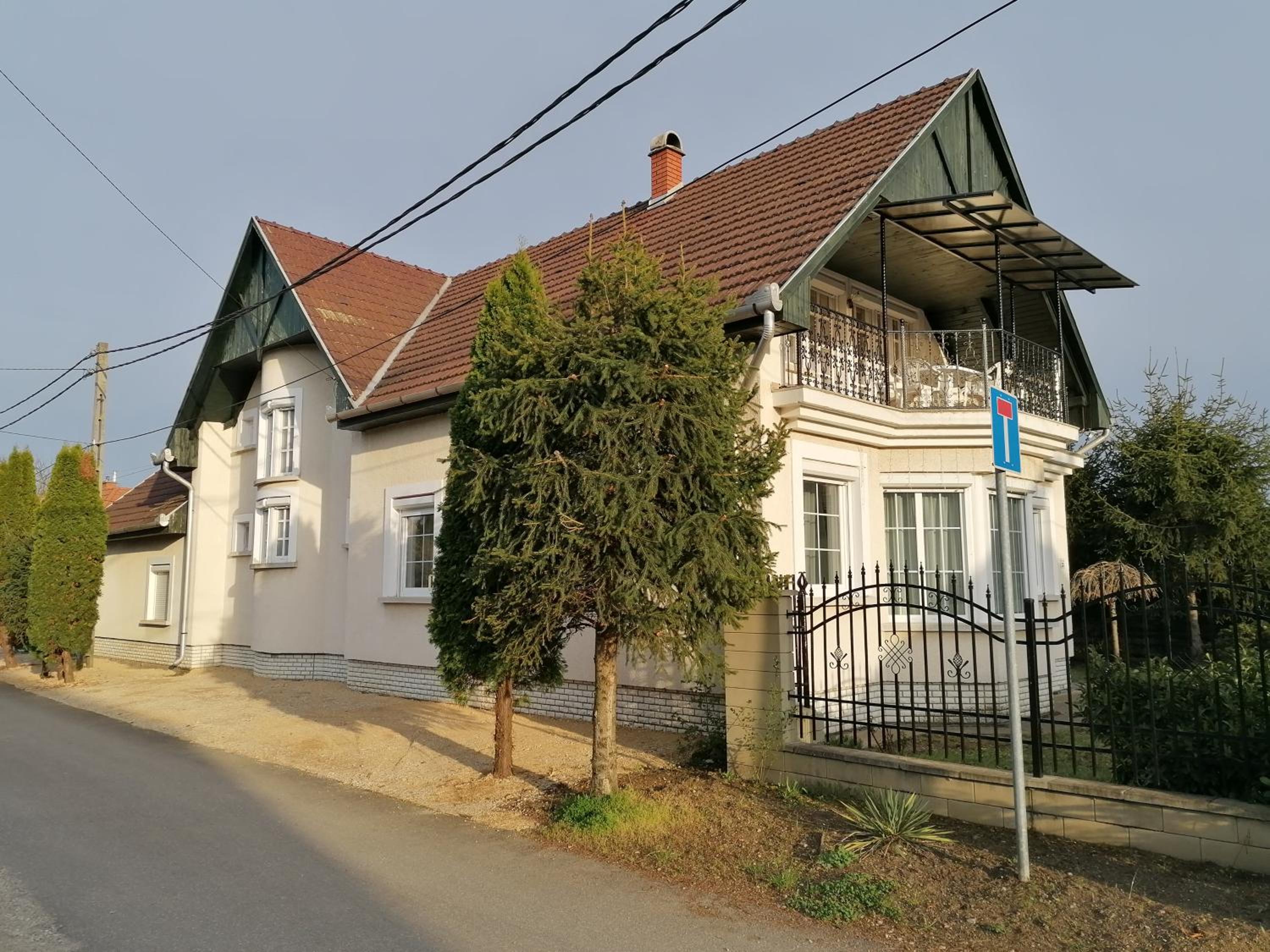 Viola Apartmanház view 5