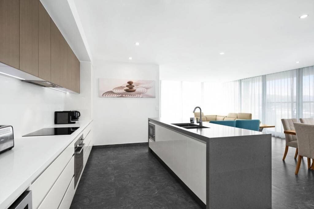 Luxury Apartment Caves Beach 4 Bed