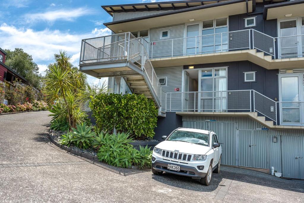 Oneroa Bay Villa Waiheke view 2