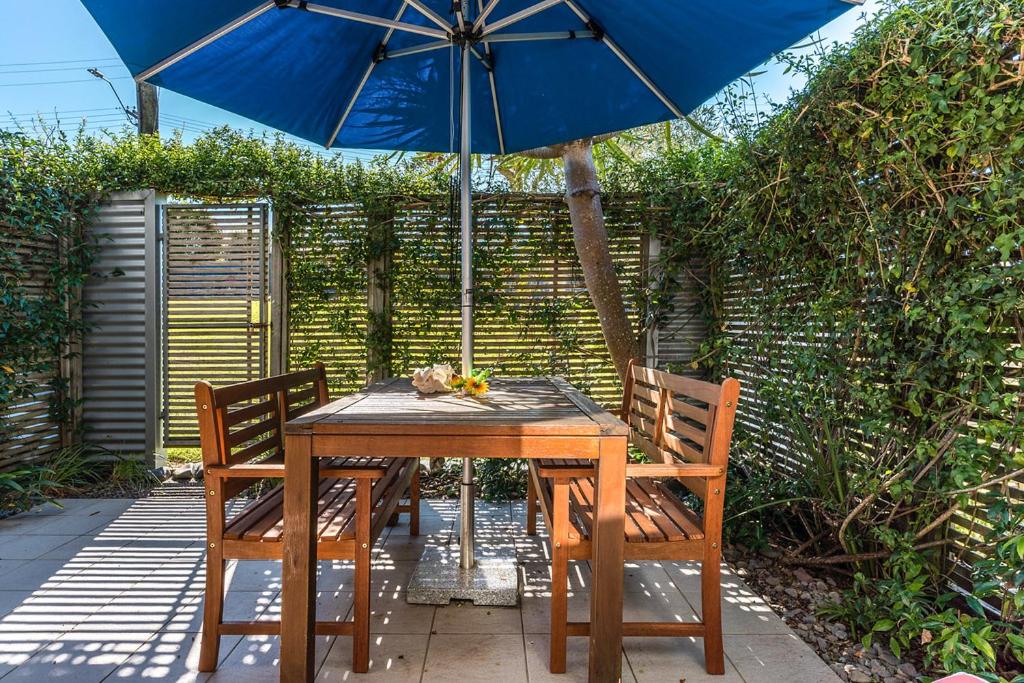 Oneroa Bay Villa Waiheke view 4