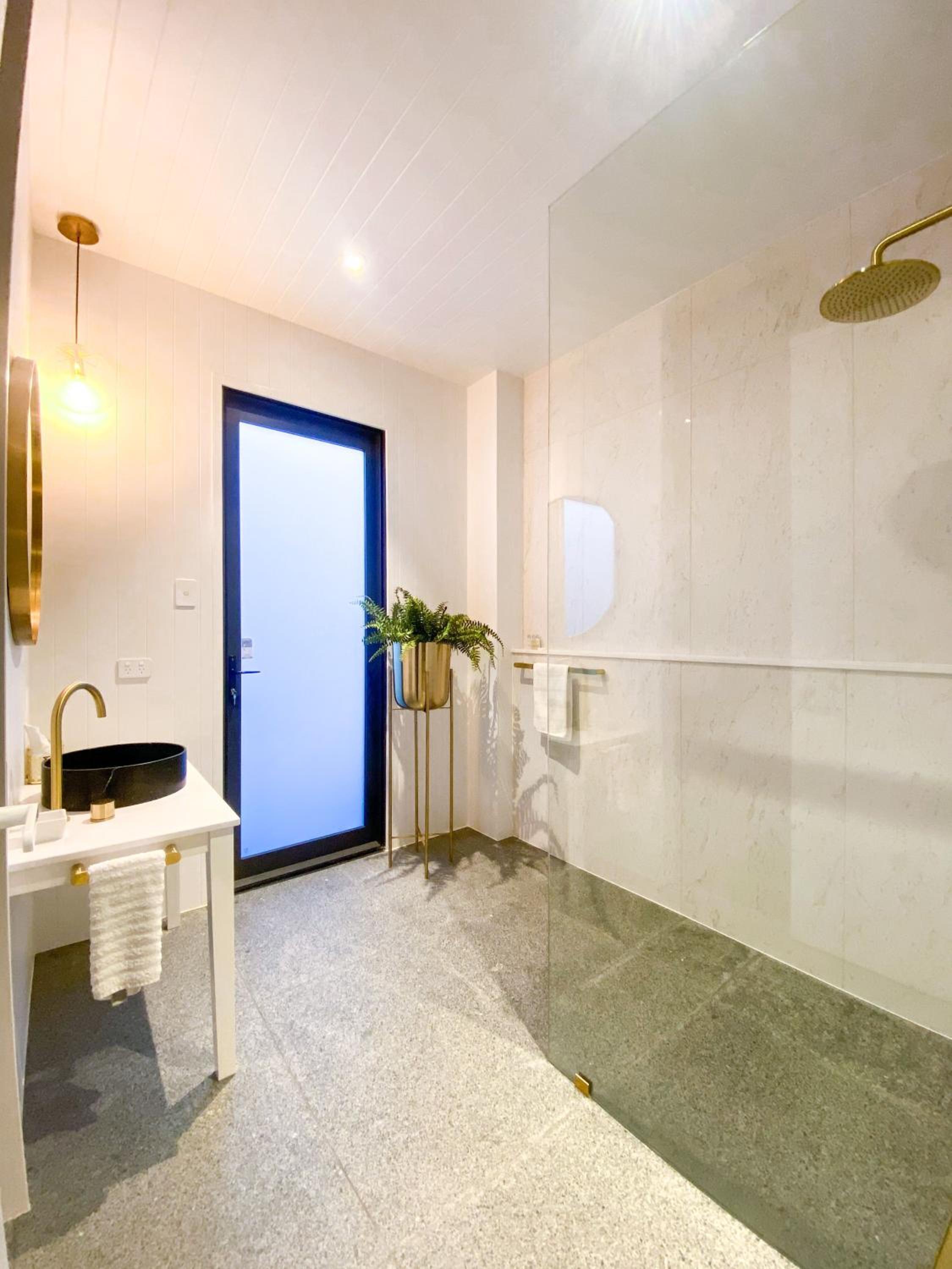 Dacha on Maggie No#1 OPULENT AND LUXURIOUS