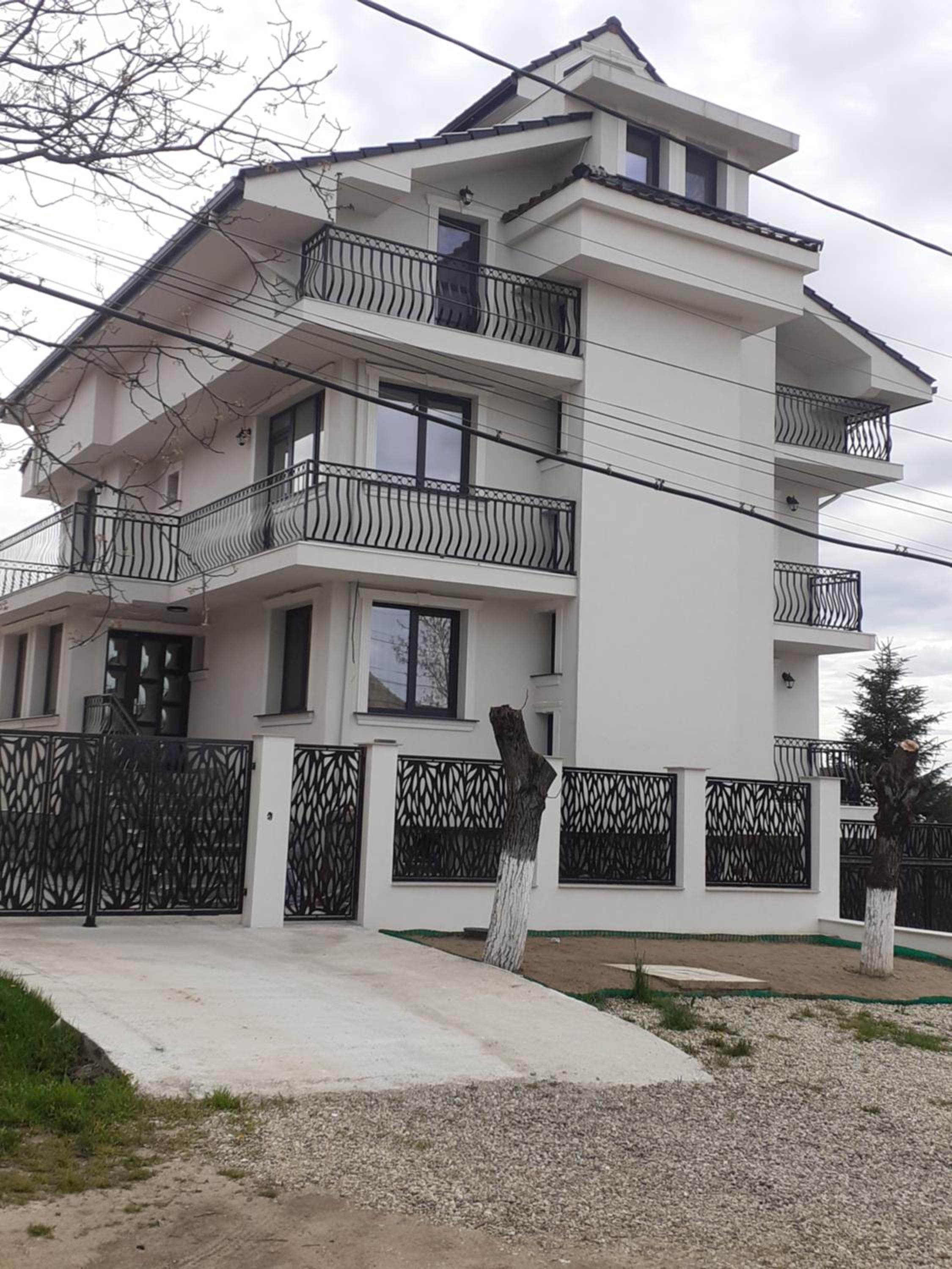 Hotel Casa Leahu - Image 1