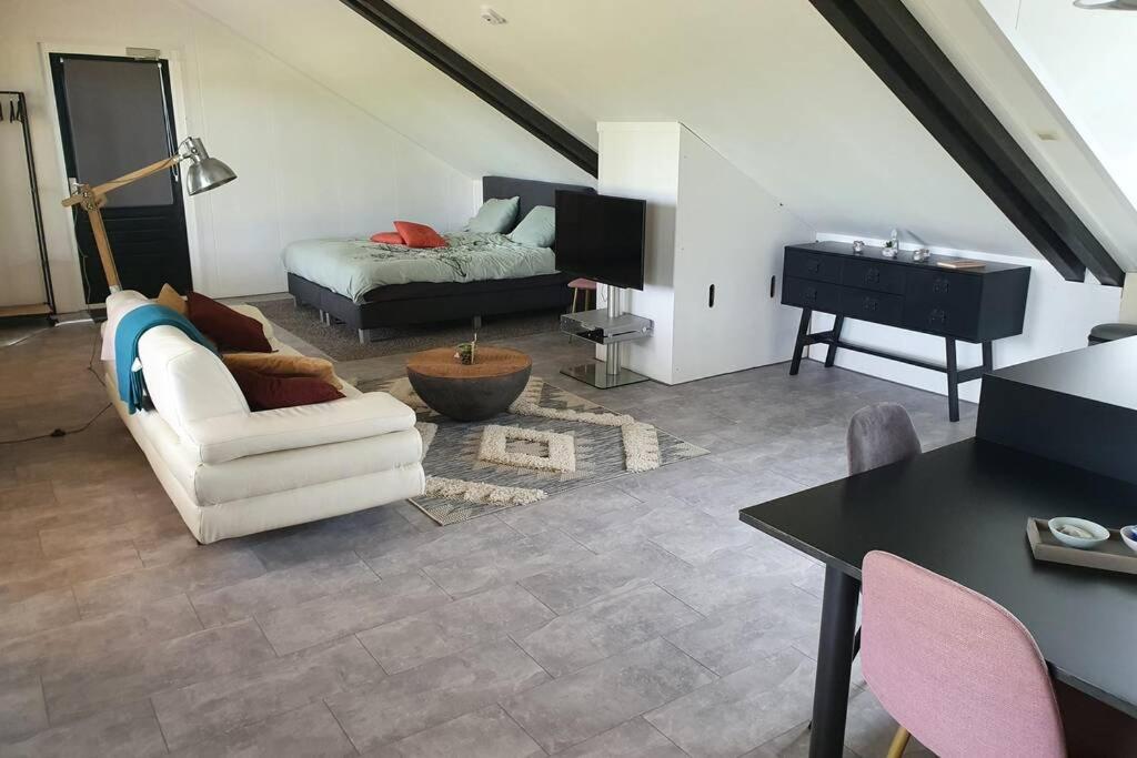 Vrijstaand / landelijk appartement met uitzicht! view 4