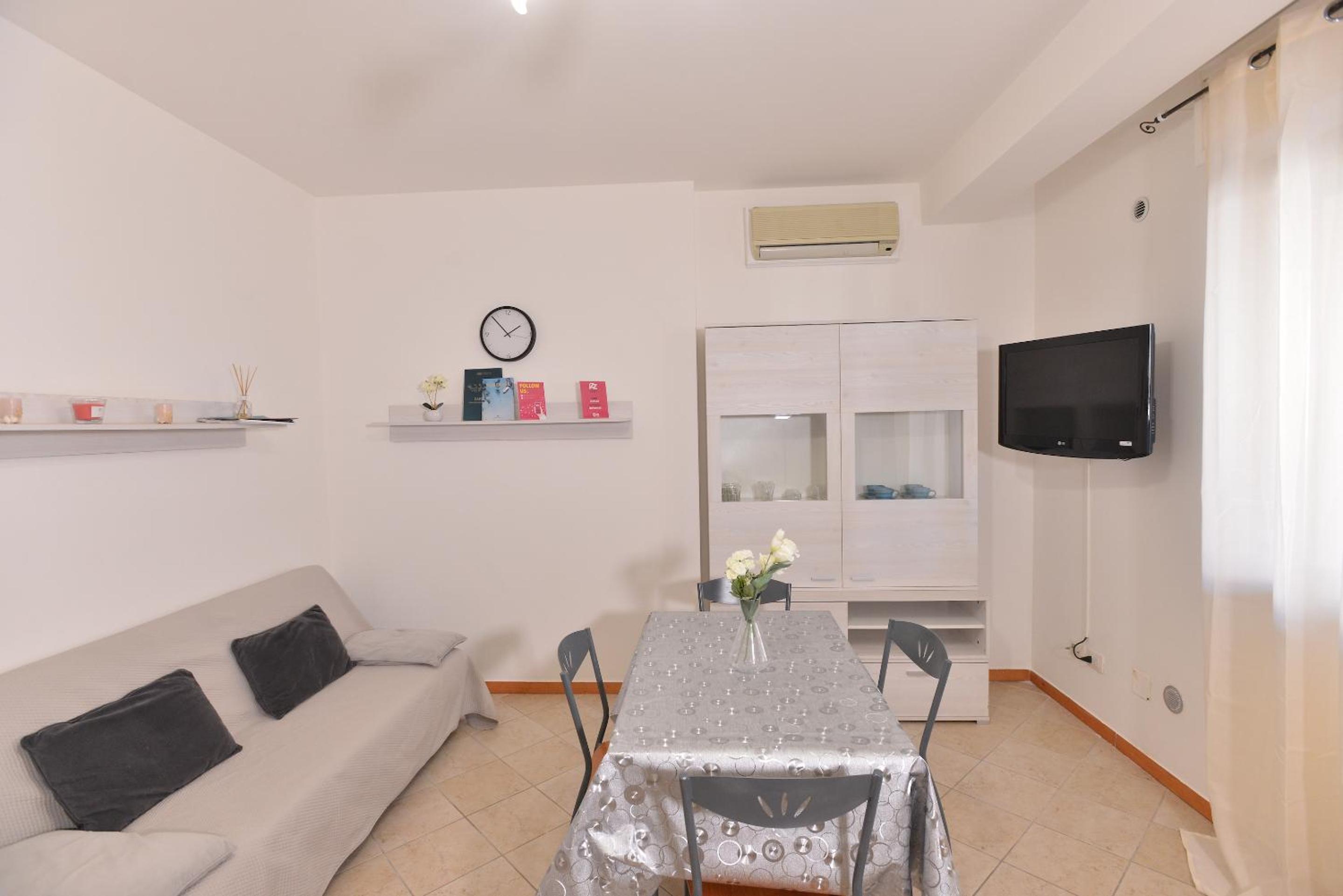IzzHome Blue Sea view 5