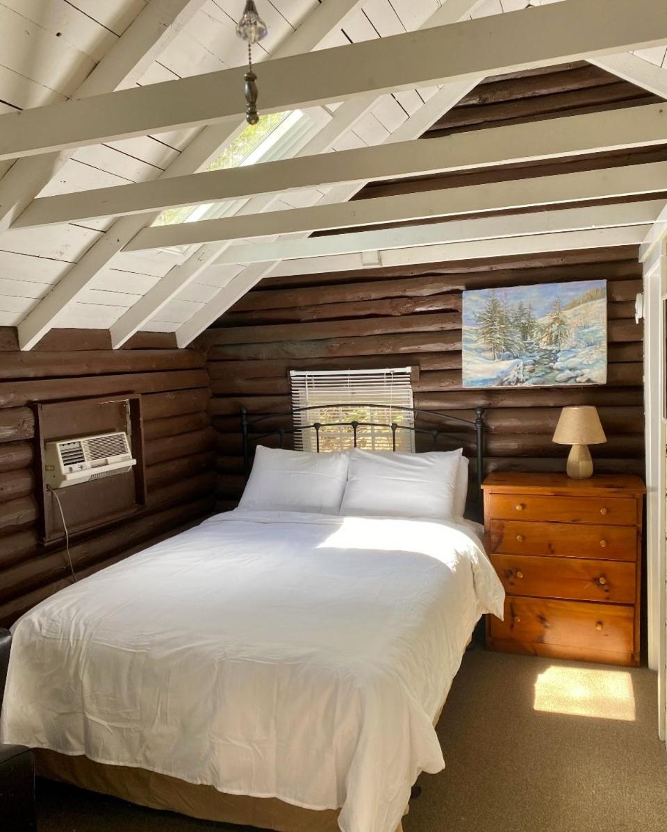 Pine Grove Cottages