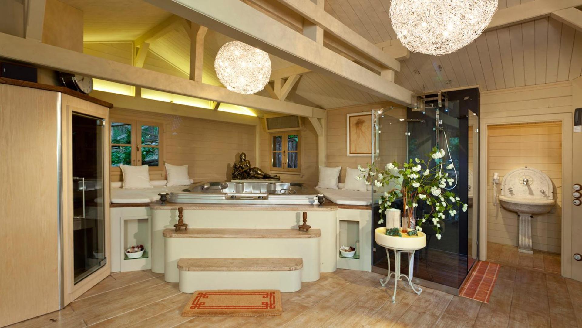 BORGO PARADISO 4&2, Emma Villas view 2