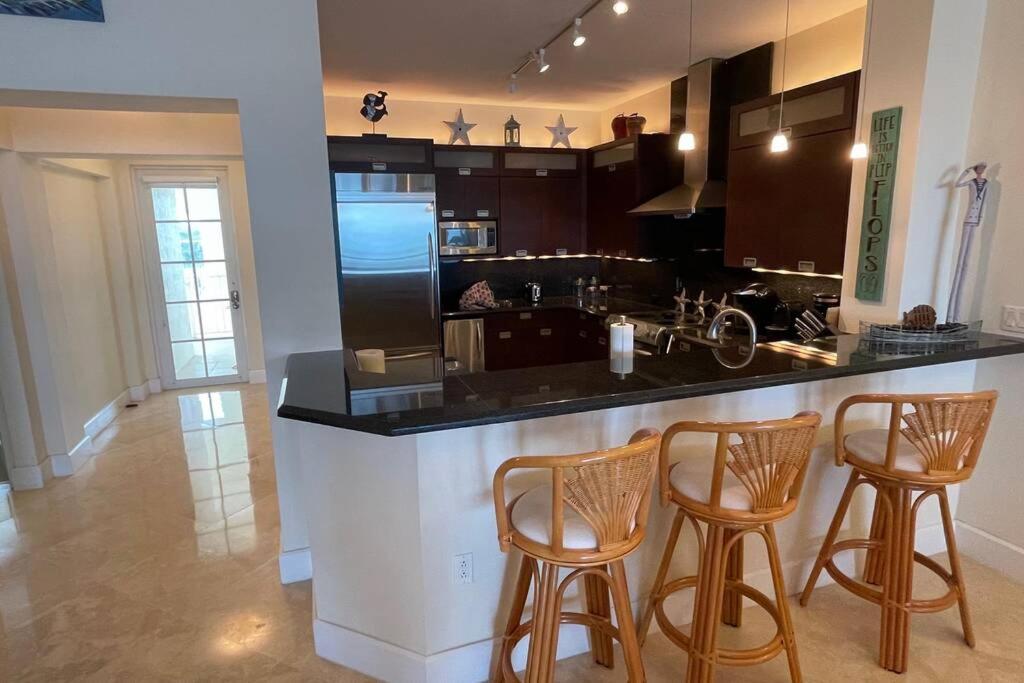 FULL TIME LIC Mgr - LUXURIOUS 2 BED 3 BATH PENTHOUSE SUITE - PANORAMIC OCEAN VIEWS! INDOOR PICKLEBALL - SPEAKEASY! view 5