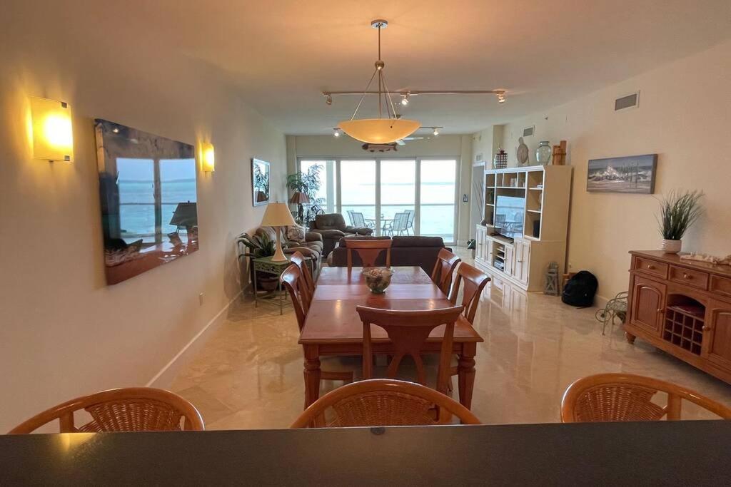 FULL TIME LIC Mgr - LUXURIOUS 2 BED 3 BATH PENTHOUSE SUITE - PANORAMIC OCEAN VIEWS! INDOOR PICKLEBALL - SPEAKEASY! view 3