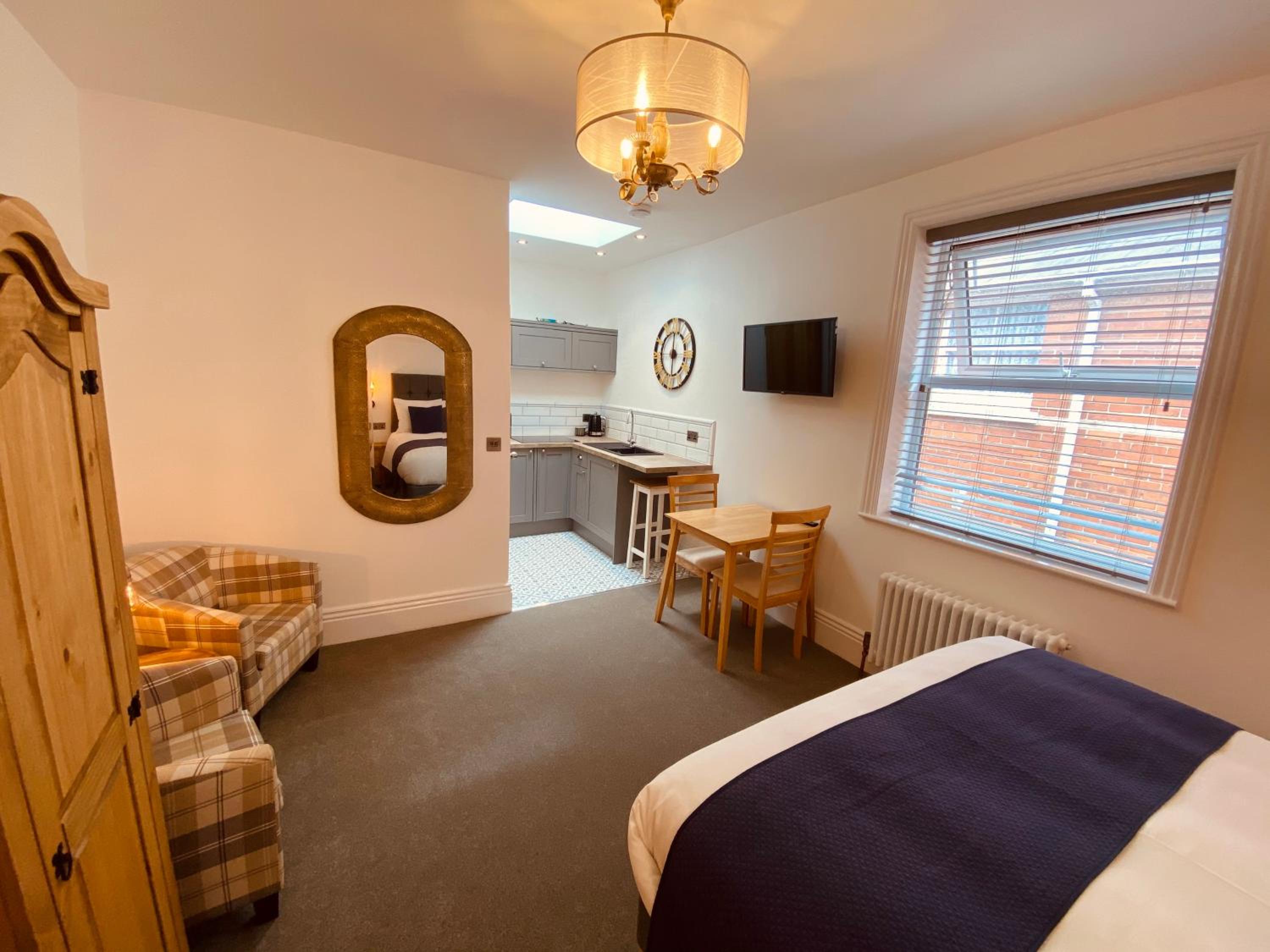 Carlton Guest suites - Weymouth view 5