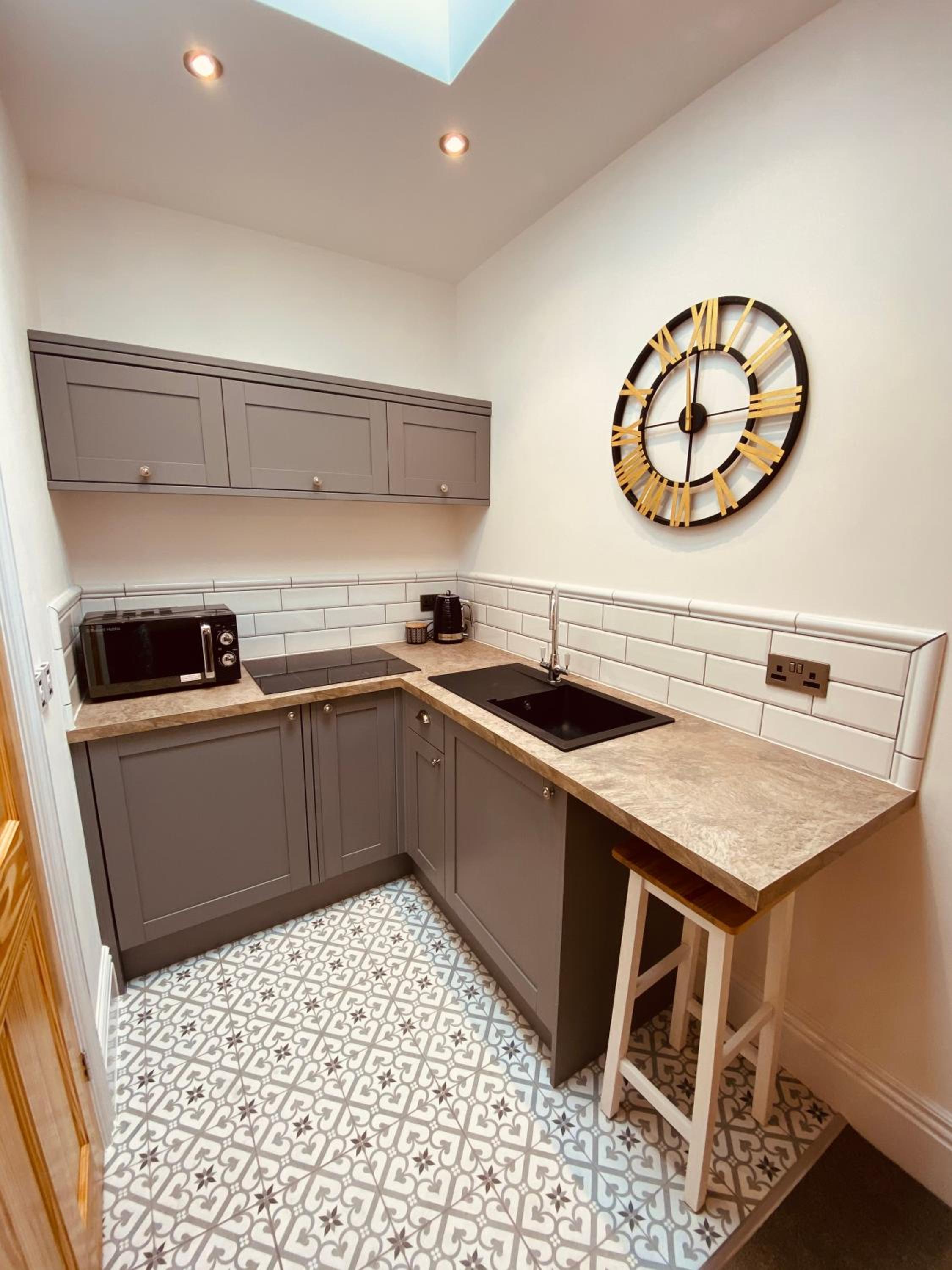 Carlton Guest suites - Weymouth view 4