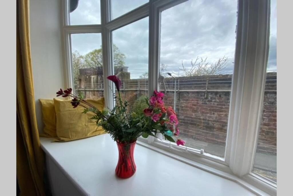 City Walls View PERIOD APARTMENT view 4