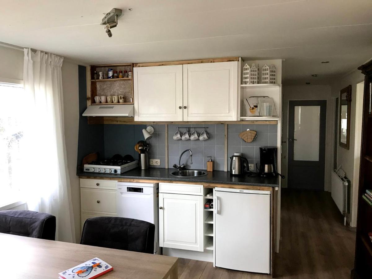 Wulft 47 Zonnig gezellig 6p chalet met zwembad in bosrijke omgeving op Familie Camping de Vossenburcht view 2