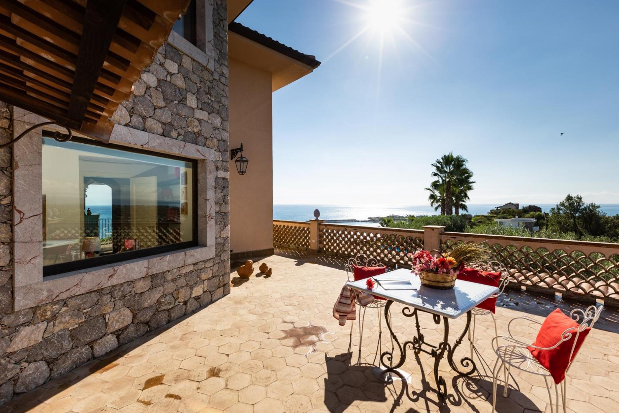 Villa Alba 12, Emma Villas view 3