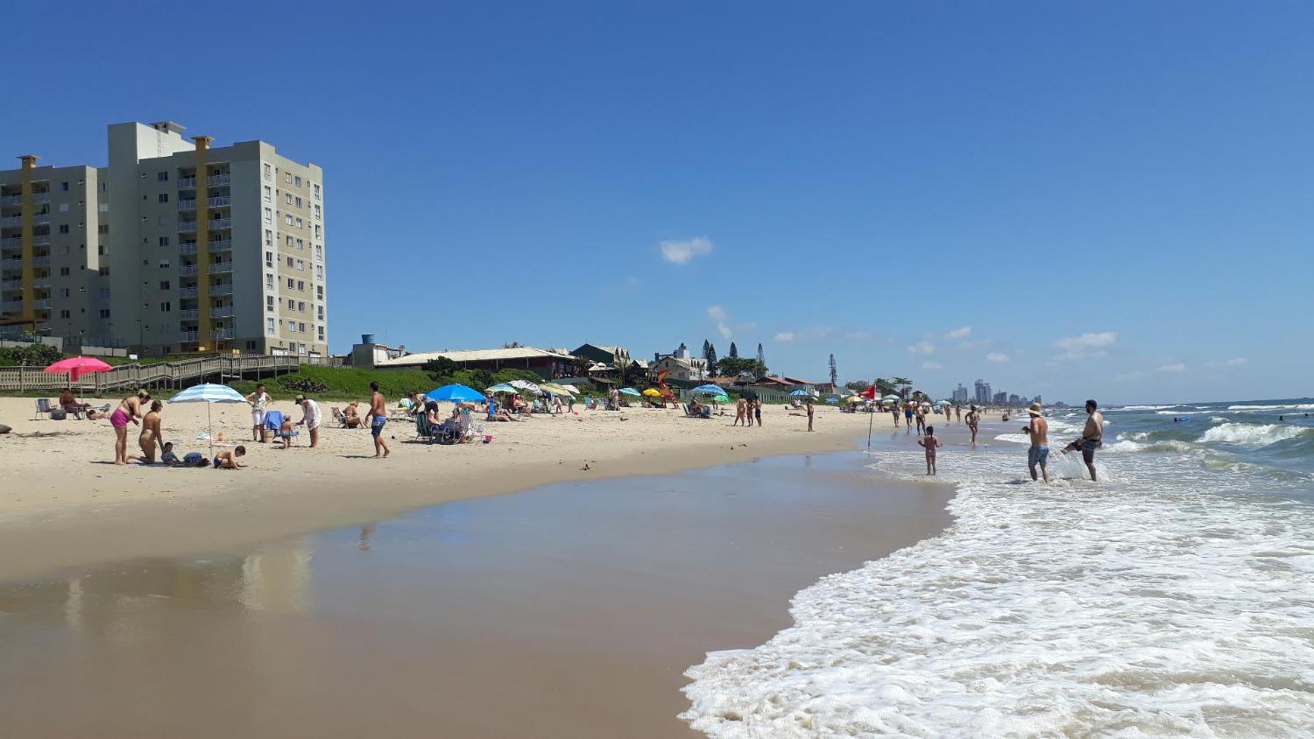Apartamento CONFORT CLUB FRENTE MAR completo.