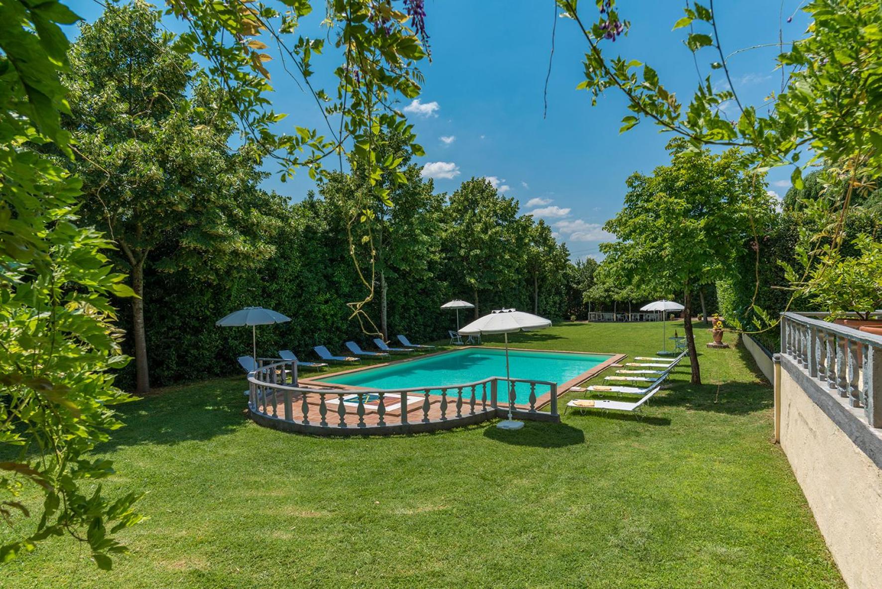 VILLA DELLE SOPHORE 12, Emma Villas view 2