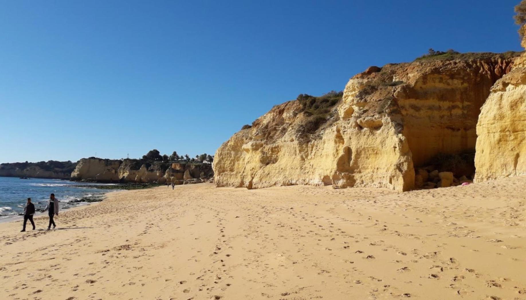 1 min walk from Beach and Town Centre view 2