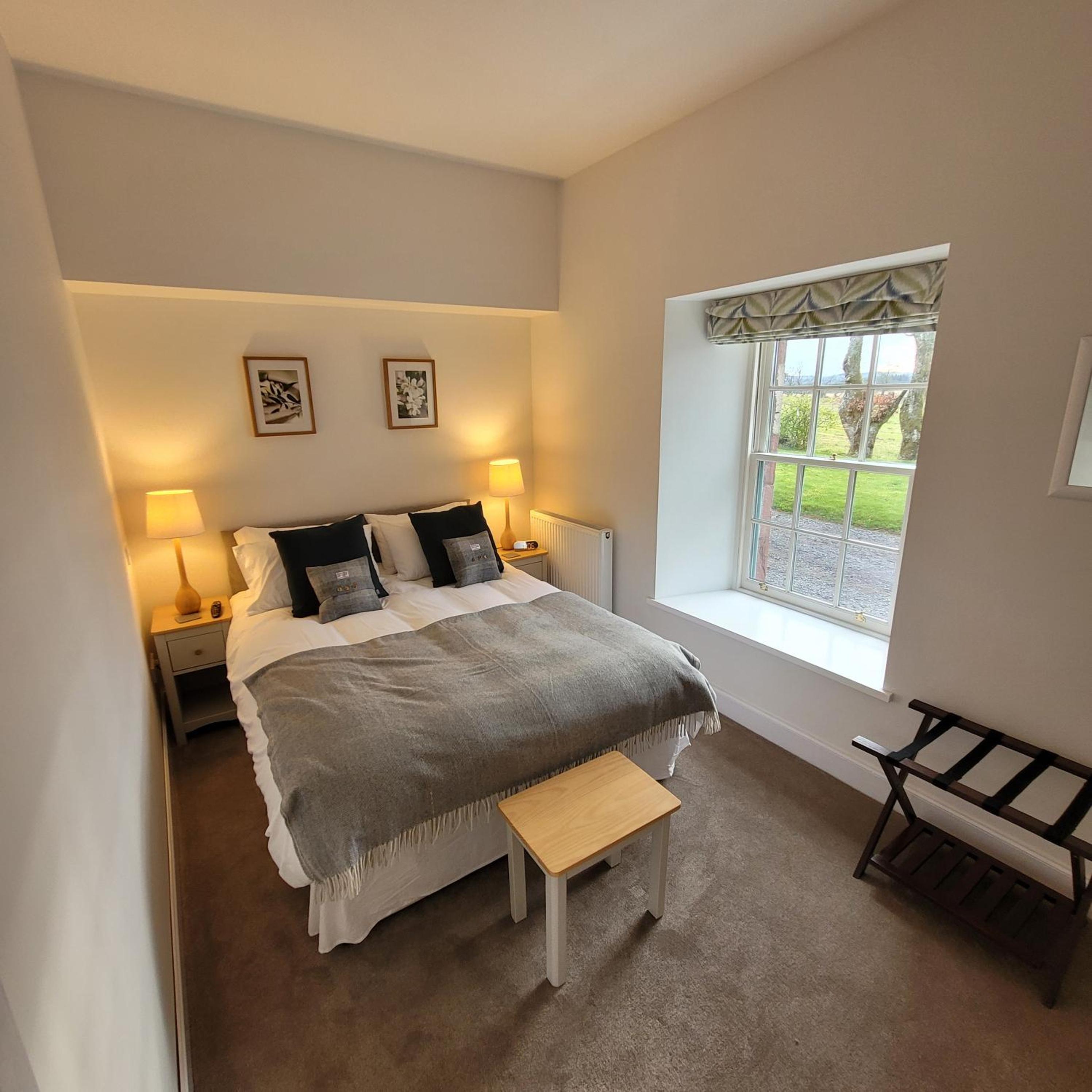 Loch Lomond Finnich Cottages view 3