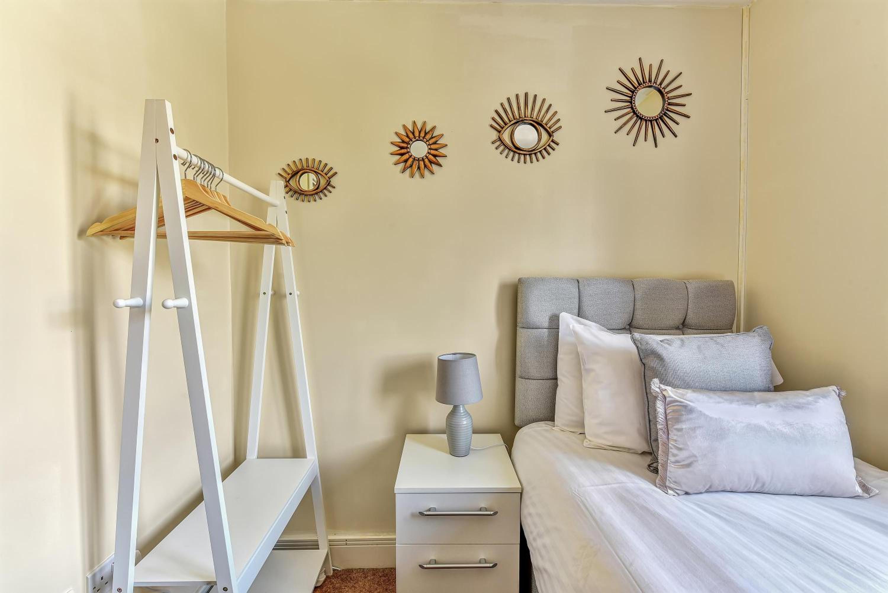 London Heathrow Living Holywell Serviced Houses - 3 and 4 bedrooms By 360stays, photo 16