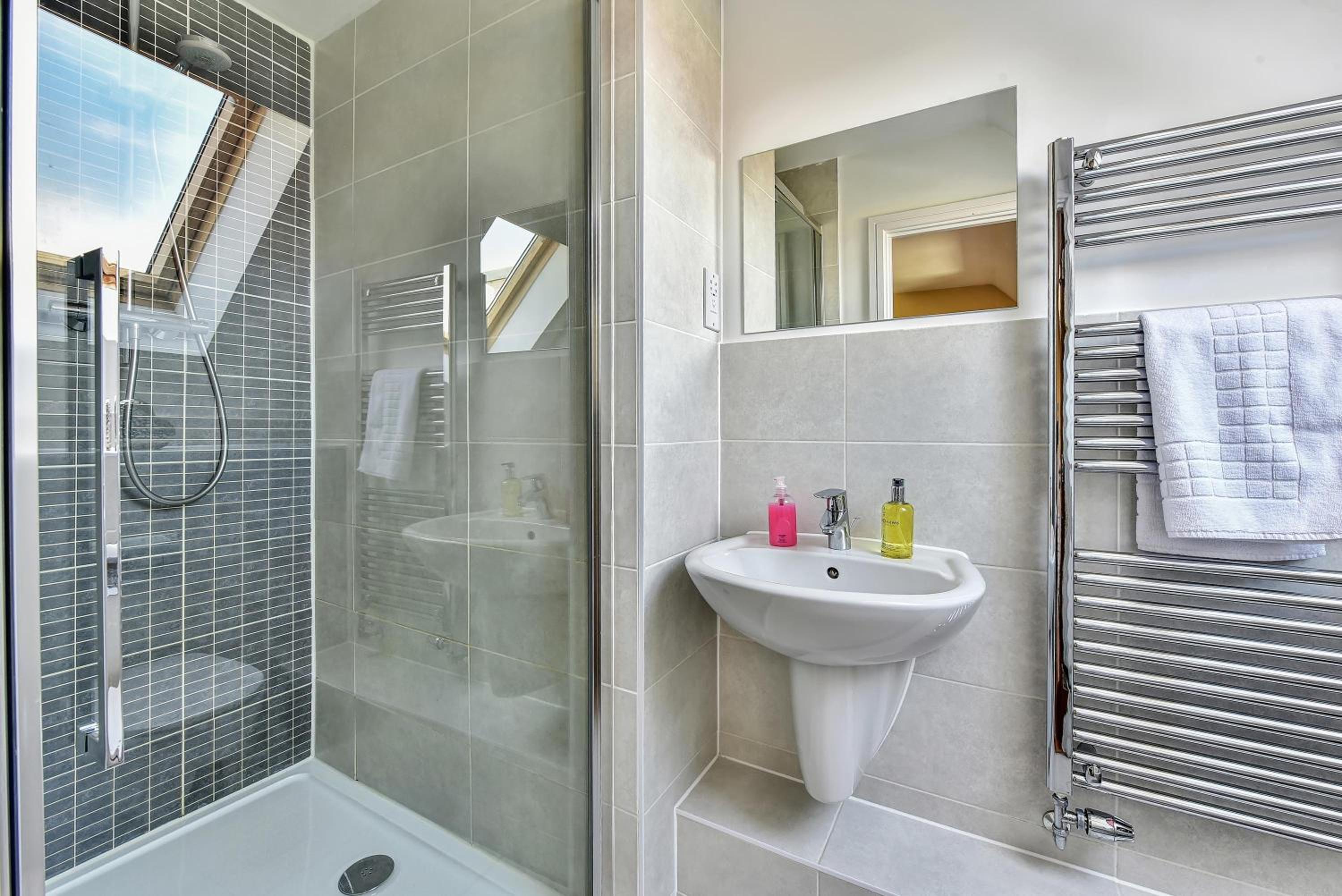London Heathrow Living Holywell Serviced Houses - 3 and 4 bedrooms By 360stays, photo 120