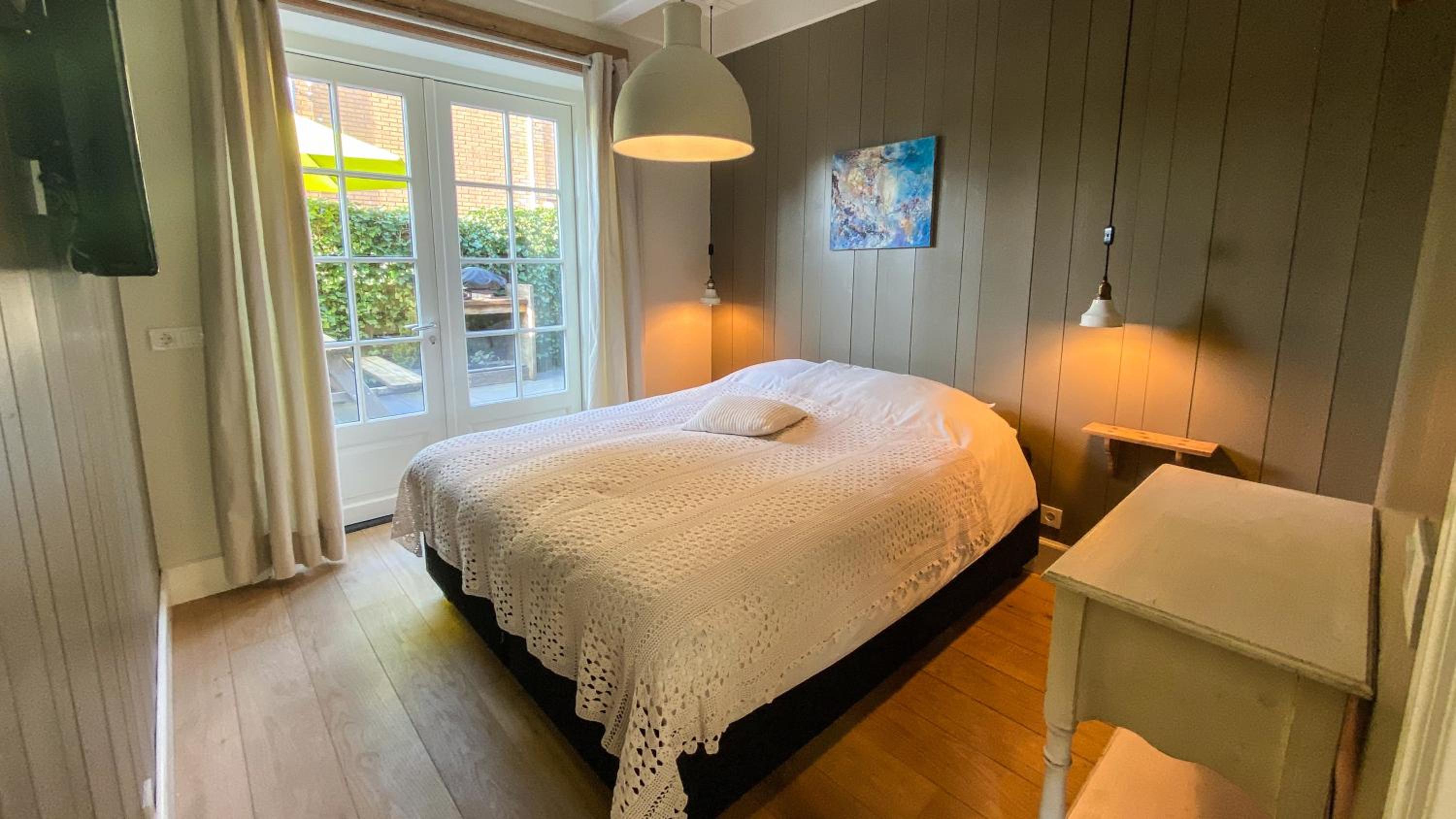 Traditional family apartment with garden at countryside Amsterdam view 3
