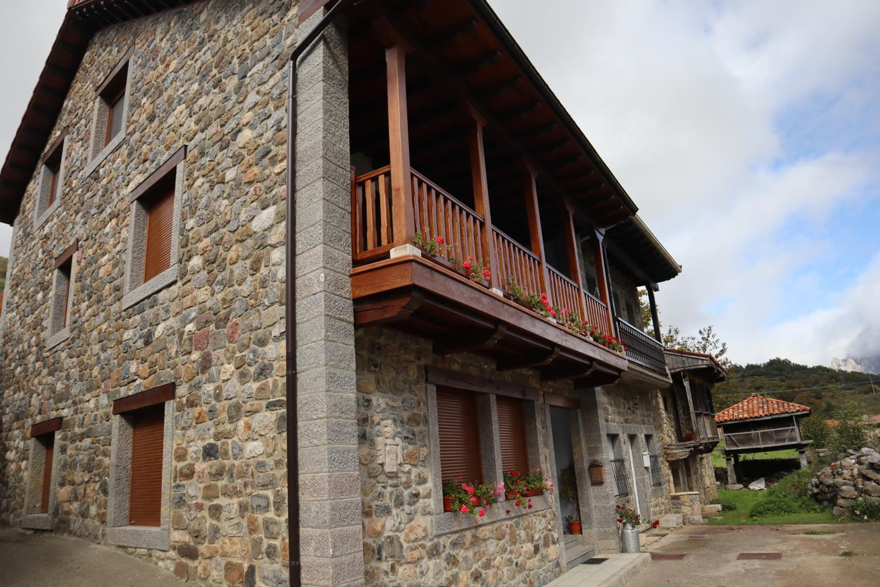 Casa Rural Pambuches view 2