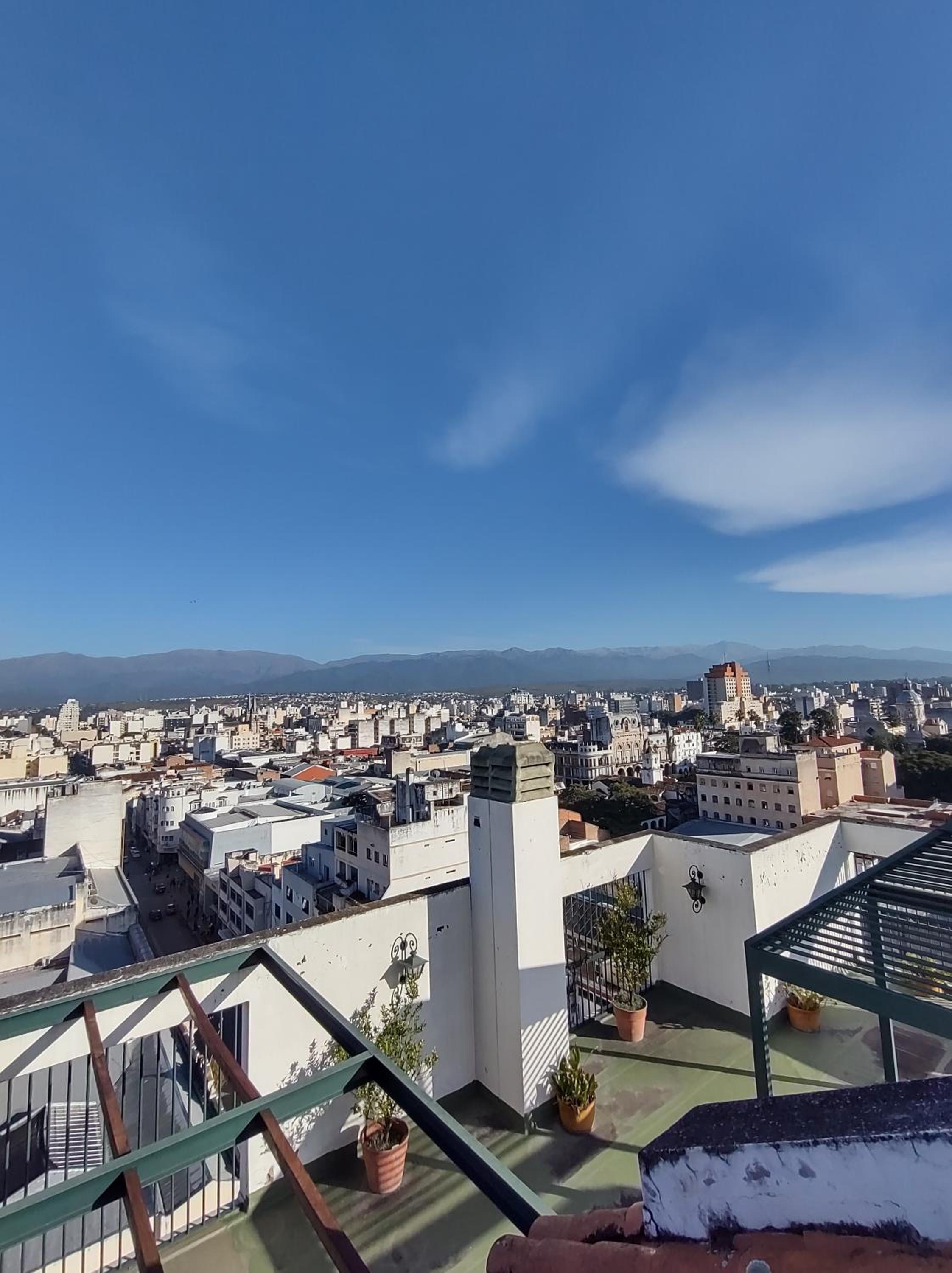 DEPARTAMENTO EN MICROCENTRO CON COCHERA