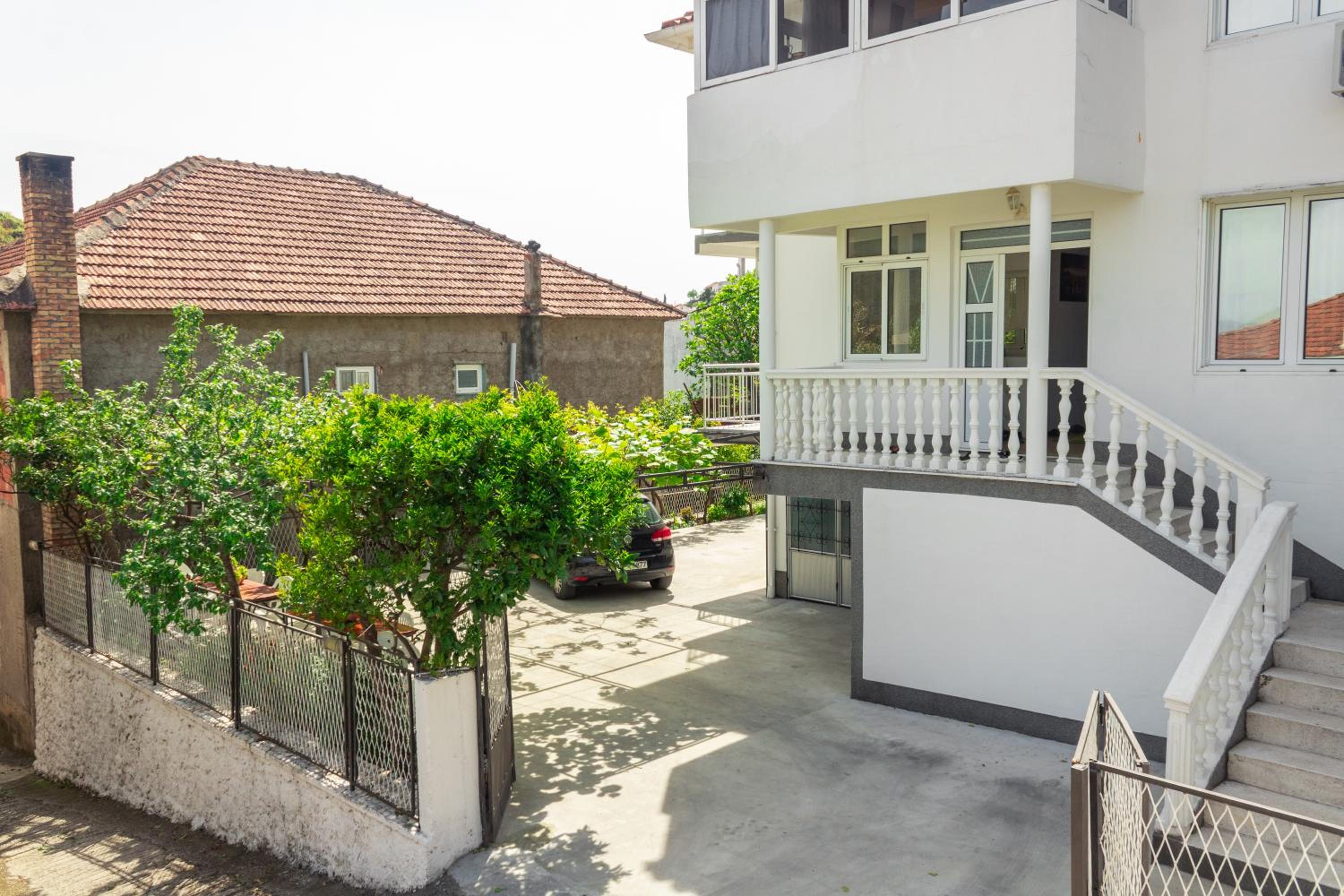 Hotel Rooms Molabeciri - Image 1