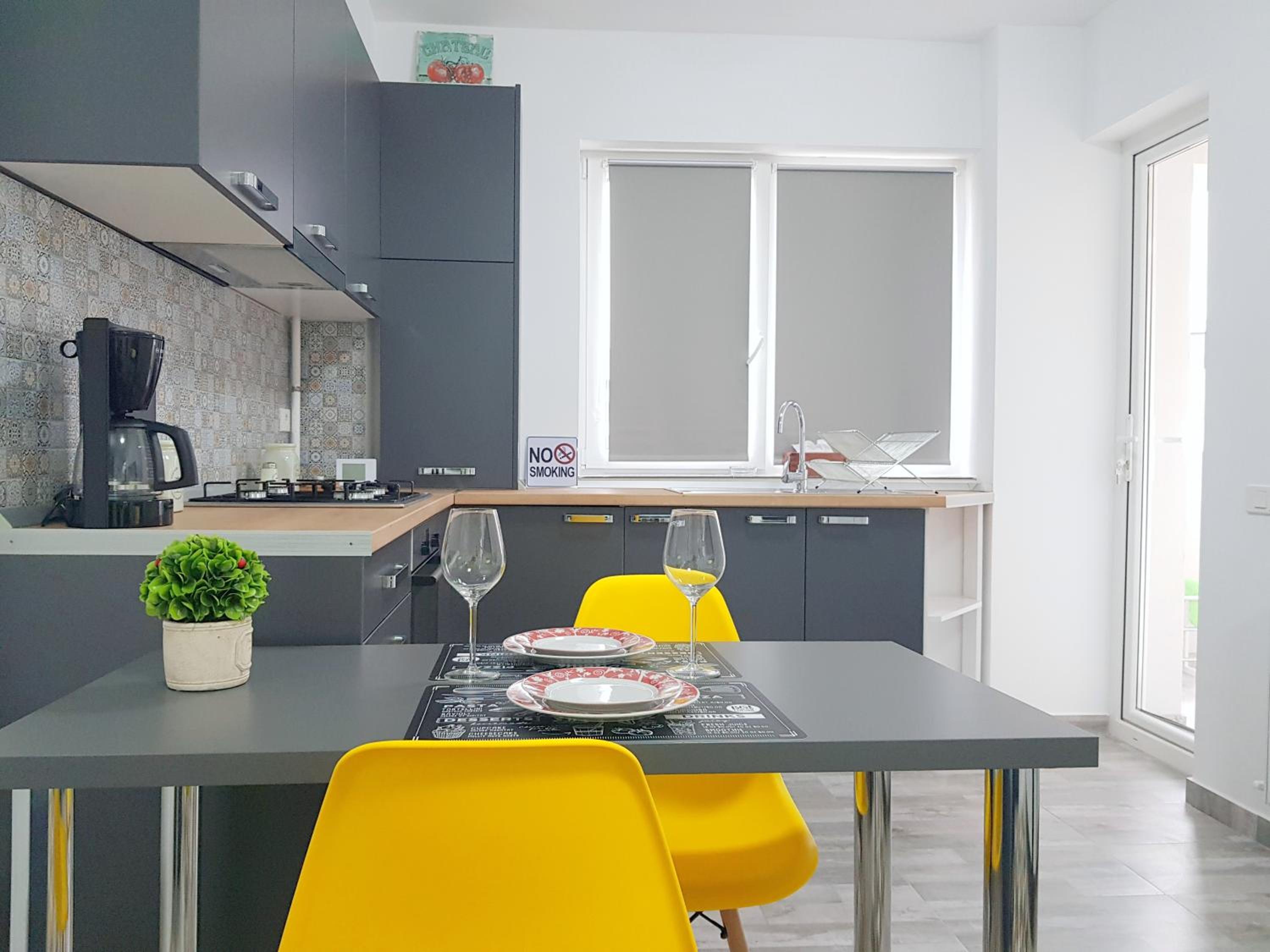 Yellow House Luxury Berceni view 2