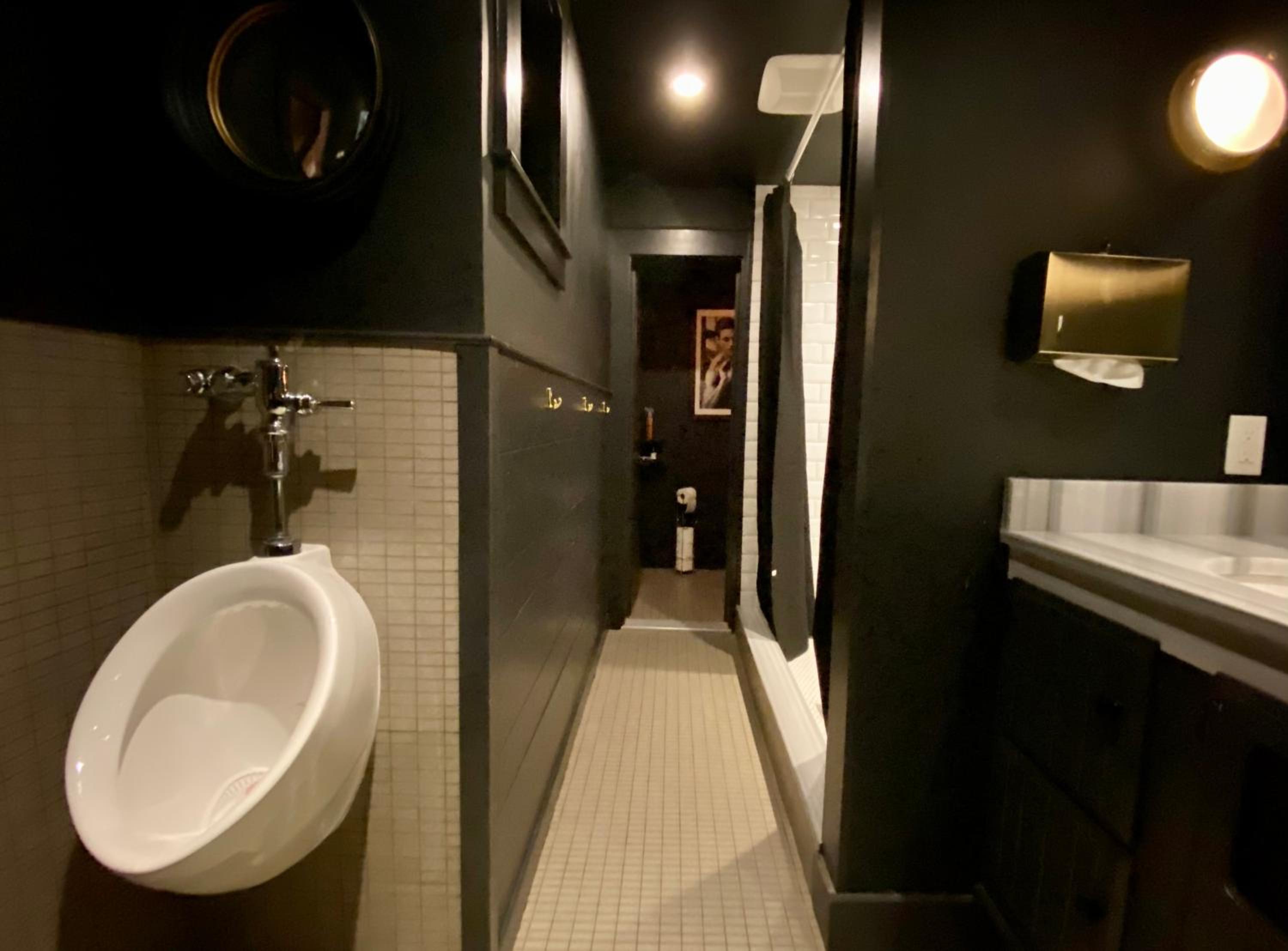 Crew's Quarters Boarding House - Caters to Men