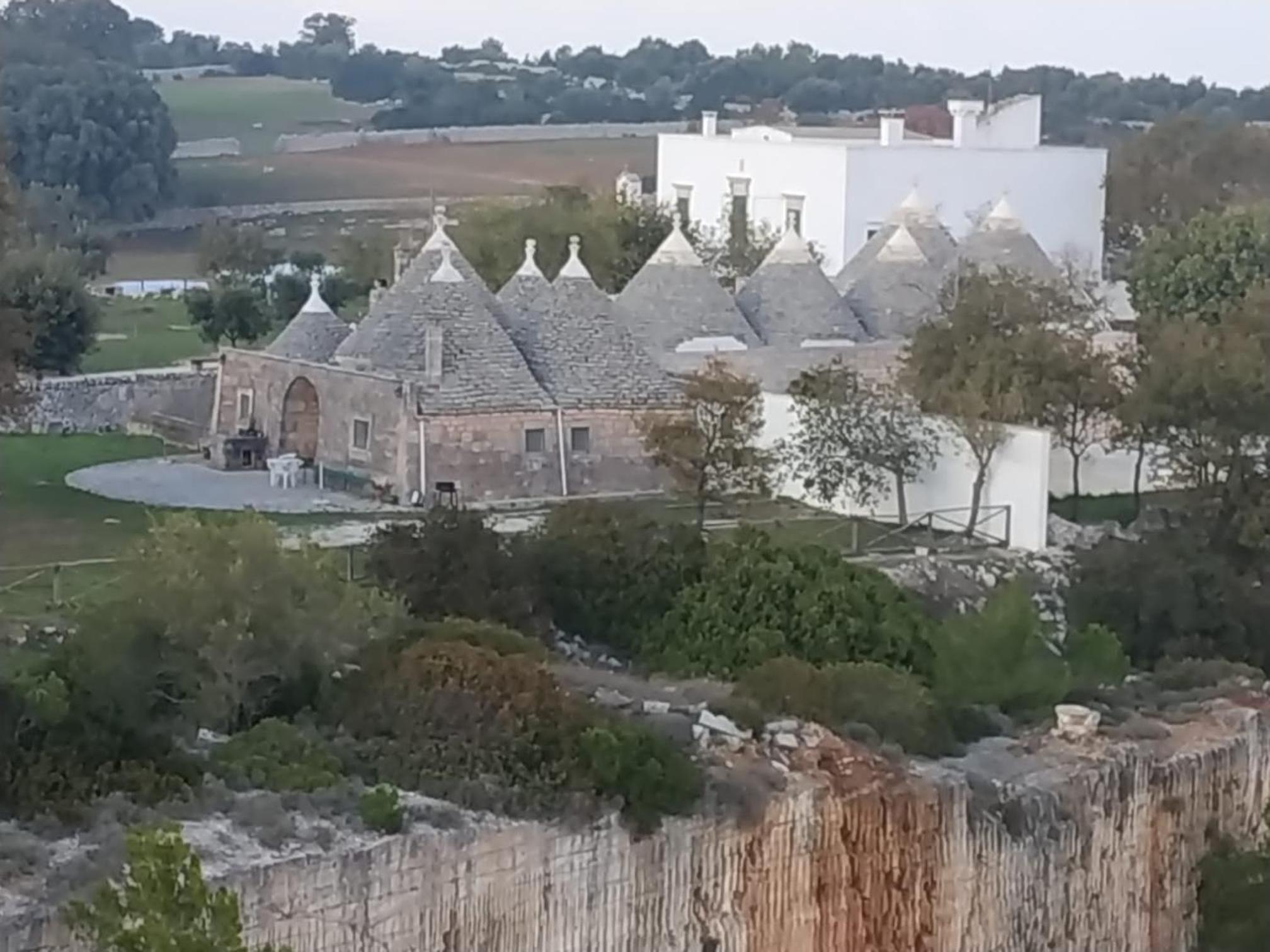 TRULLI CONTI Grande spazio alberato incontaminato- prenotazione esclusiva view 4